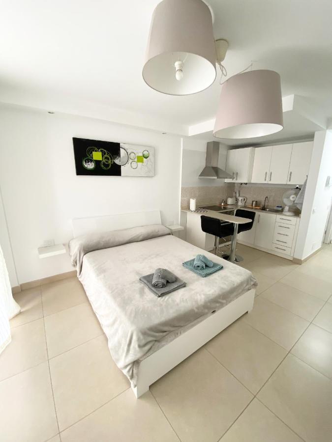 Aloha Summerland Vip Studio Sea & Pool View Los Cristianos  Buitenkant foto